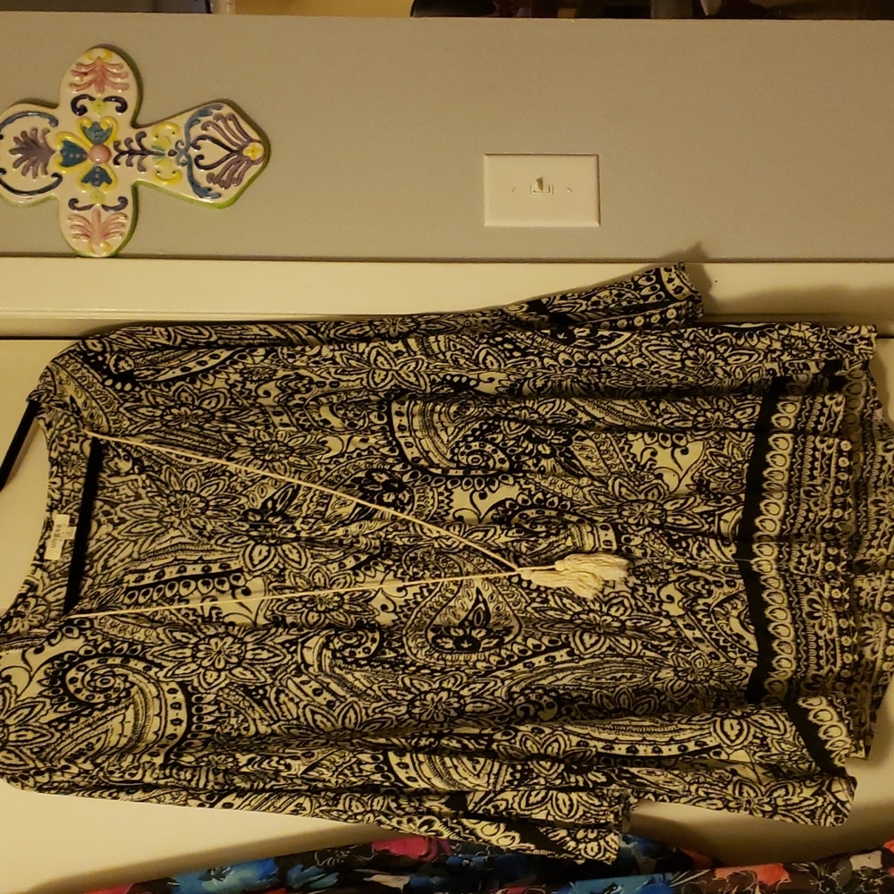Umgee size S oversized black and white blouse